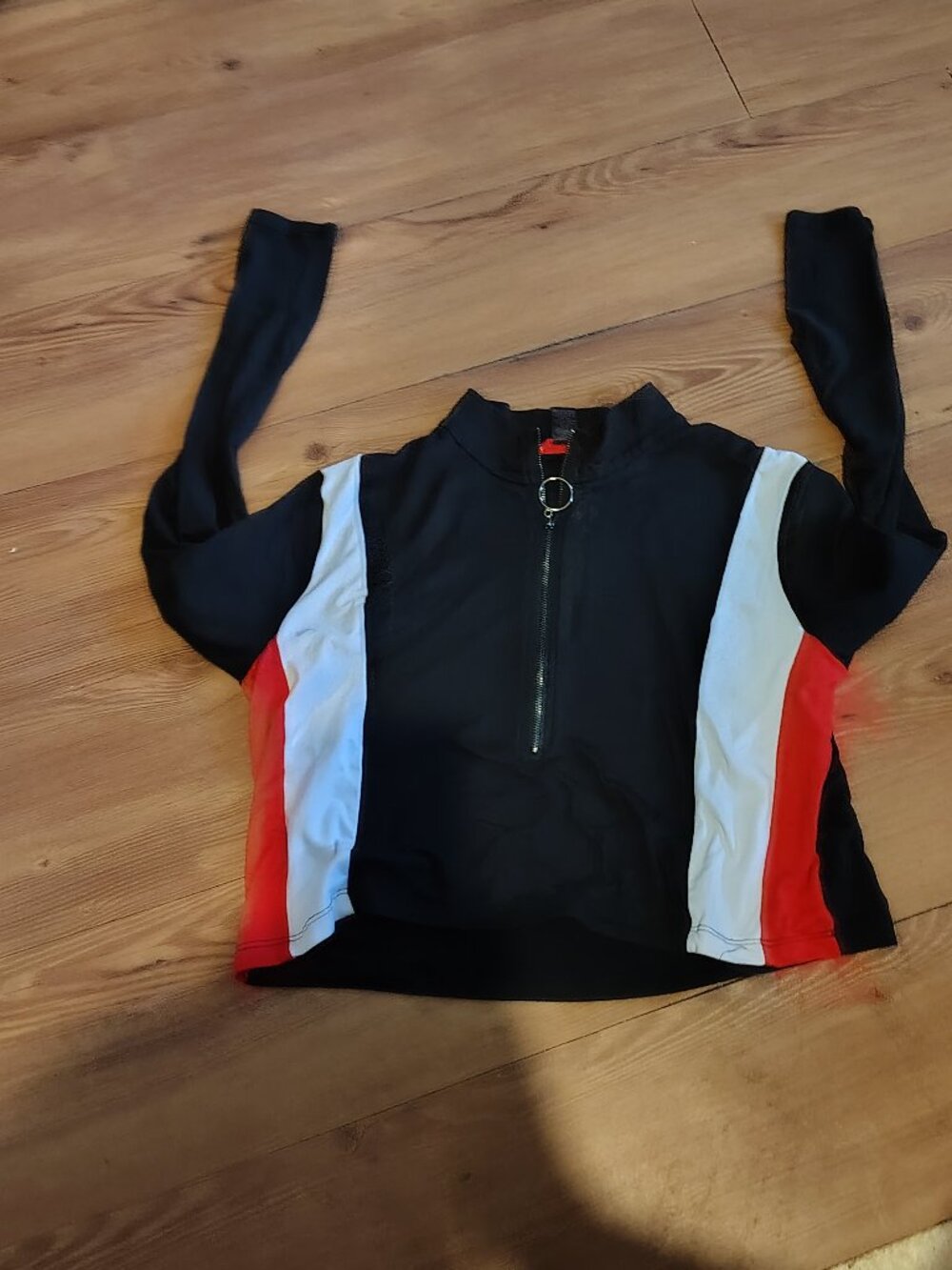 HOT KISS XL ZIP UP CROP TOP
